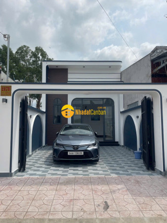 Nhà mới 100 vừa hoàn thiện, có sân rộng đậu ô tô 7 chổ, khu dân cư huỳnh đại, long hồ, vĩnh long