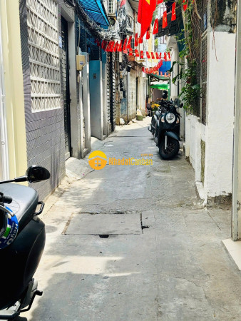 Sát mặt tiền phạm văn đồng bình thạnh giá nhỉnh 7 tỷ hẻm 4m đi sân bay 10p