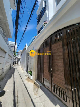 Nhà 03 tầng mới xây dựng, hẻm phan đình giót, trung tâm nha trang giá chỉ 4 tỷ.