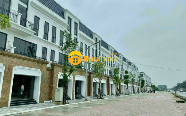 Bán gấp liền kề nghĩa đô hoàng quốc việt, kinh doanh vỉa hè đá bóng, 82m2, 4 tầng, 26 tỷ